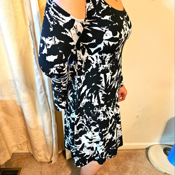 Dress - Picture 5 of 6